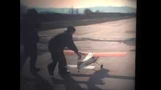 preview picture of video 'BIG LIFT (Multiplex) - Testflug mit Banner, 1975'