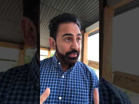 Sarbjit Cheema wishing good luck to Flower City Bhangra