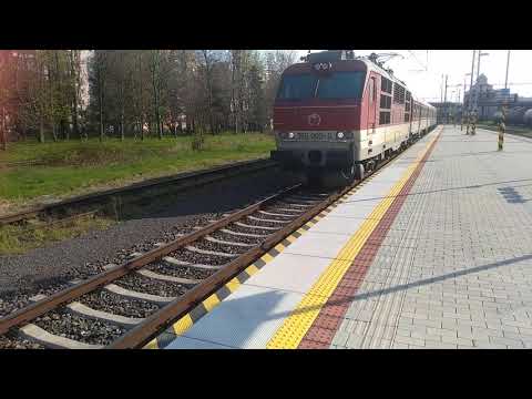 Vlaky v stanici Trnava a Bratislava Predmestie