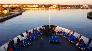 preview picture of video 'SS Badger Arriving In Ludington, MI, October 10, 2013'