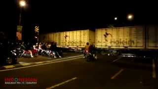 preview picture of video 'Kereta api angkutan semen spesial dan sopir yang galau'