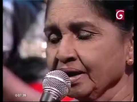 සිරි ලංකාවේ  ලතා වල්පොල සිය මුණුබුරු චමිත් වල්පොල සමඟ