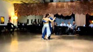 Juan Carlos Martinez y Nora Witanowski bailan en El Abrazo 2/4