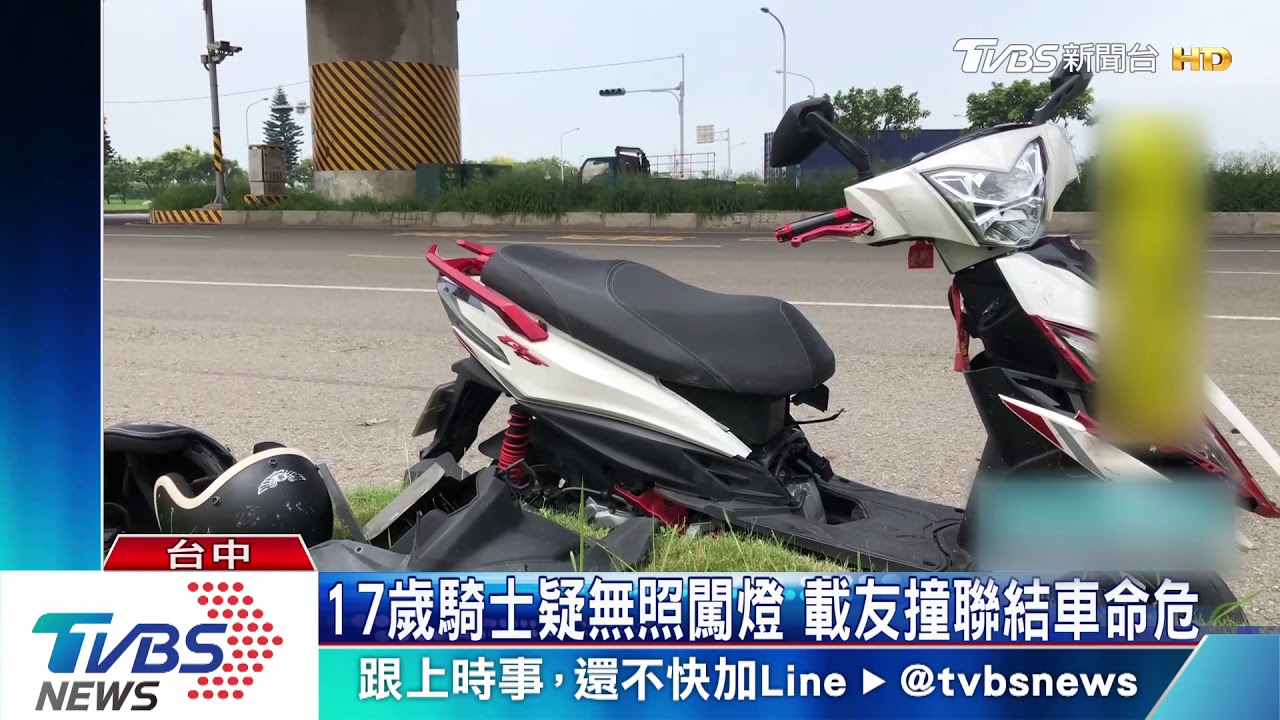 17歲騎士疑無照闖燈　載友撞聯結車命危