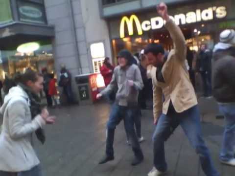 Flashmob CL!CK - Junge Kirche  Nürnberg: laut -stark - offen