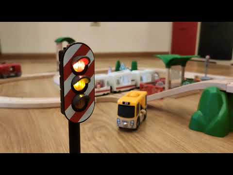 Игрушечный светофор на батарейках BRIO World 33743 Light Signal