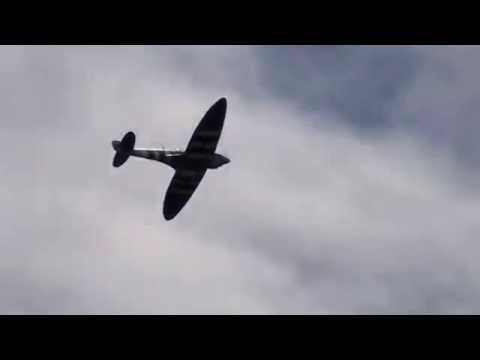 Sal Iasilli Flying his 1/4 scale Spitfire