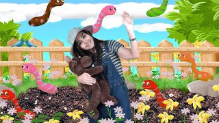 Nobody Likes Me, Everybody Hates Me | Guess I'll Go Eat Worms | Funny Song for Kids