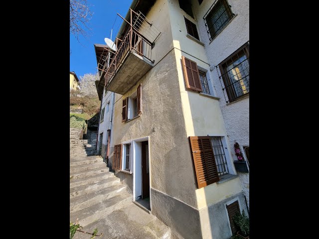 IN VALVARRONE PORZIONE DI CASA DISPOSTA SU TRE LIVELLI