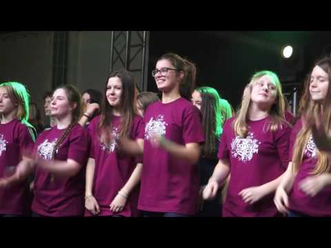 Papaya - P. Anna Frołów, Chór Frullato i Uczniowie ZS  nr  51 - XI Domeyko Dzieciom