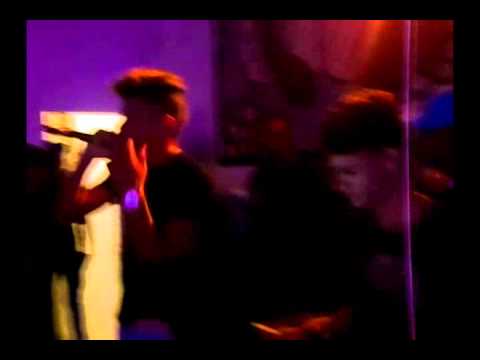 MC LEO DA NET E DJ 15KG AO VIVO EM (PEIXINHOS)