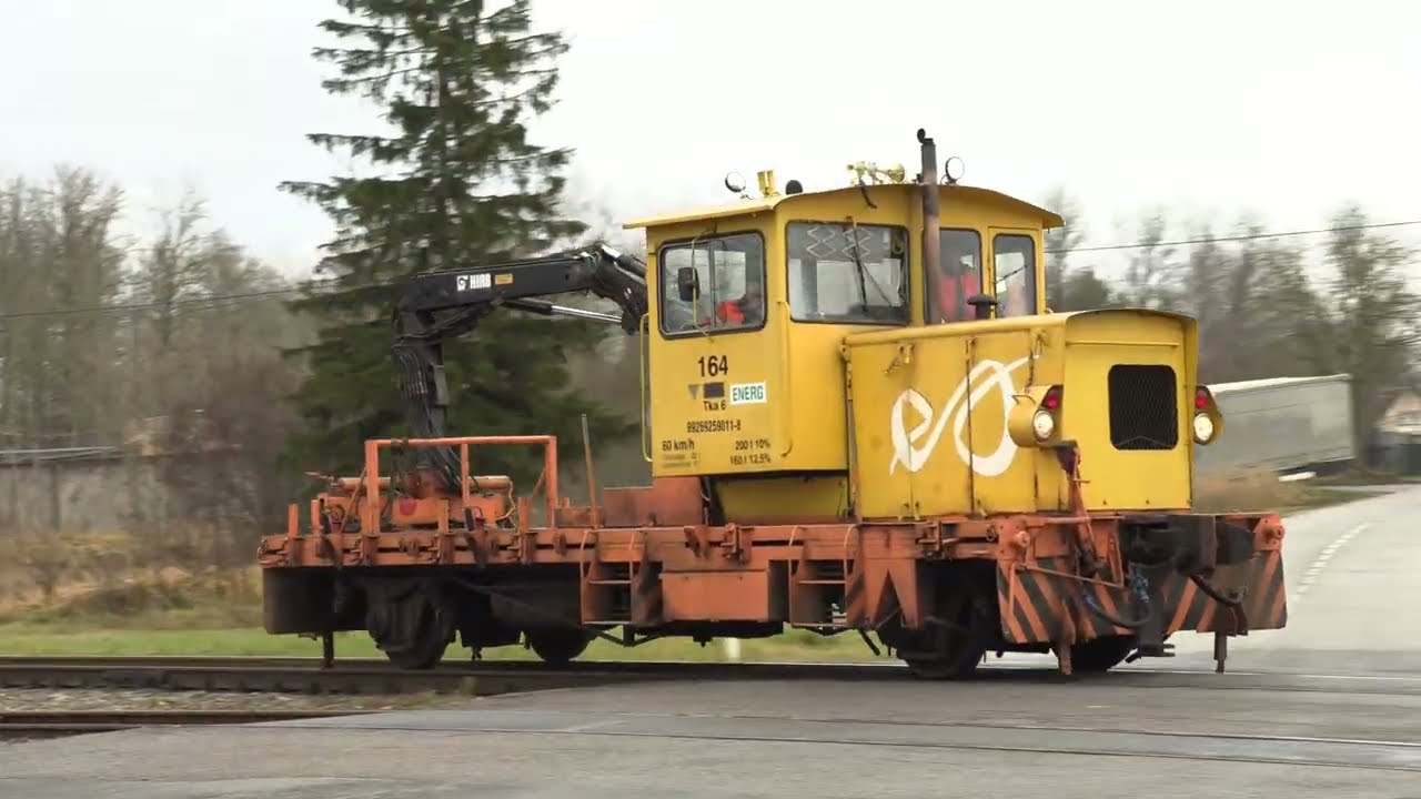 Дрезина ТКА6-164 и тепловоз ТЭП70S-0237 / TKA6-164 draisine and TEP70S-0237 at Ahtme