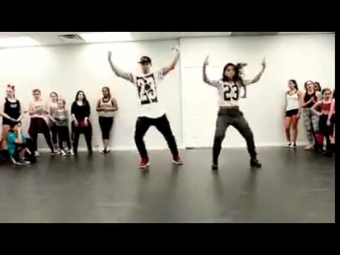 Etiqueta a la persona con la que bailarías esto colonthree emoticonUnete a