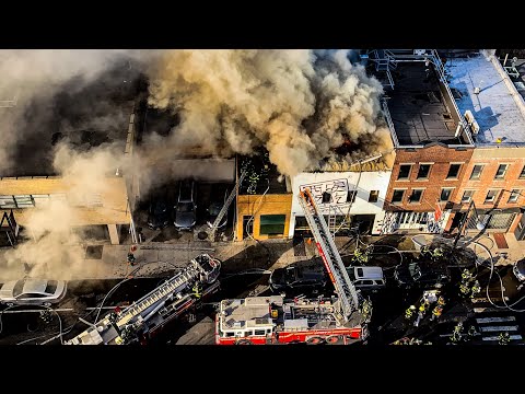 [ Queens 3rd Alarm Box 7135 ] Heavy Fire Thru Roof & Cockloft of Chinese Restaurant, Tactical Ladder