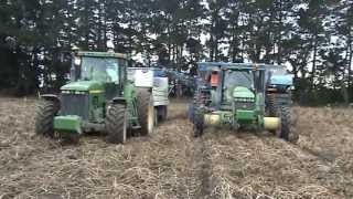 preview picture of video 'Potato Harvest - Last Paddock - John Deere Tractors - May 2013'