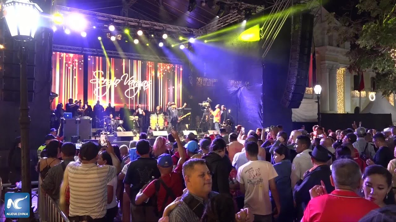 Venezolanos reciben el 2026 con alegría pese a amenazas de EEUU