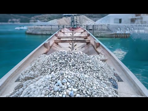 Barge unloading 4600 tons of cobblestone - Cockpit angle - Vlog of work on the barge