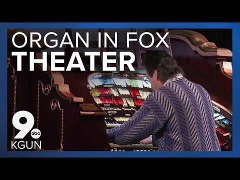 Mighty Wurlitzer organ to accompany silent movie Fox Theater