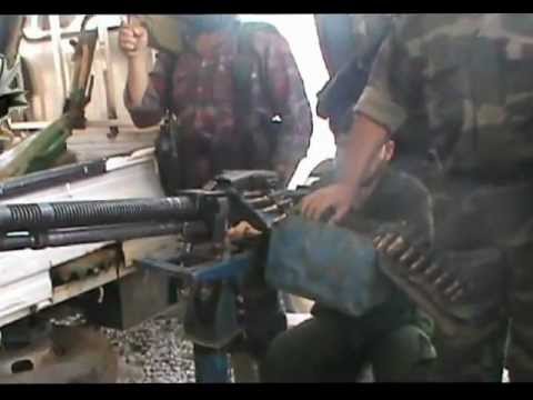 الرائد أحمد بوظان يشرح آلية عمل مضاد الطيران رشاش الدوشكا