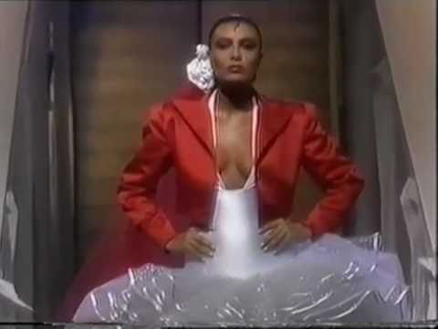 download lagu mp3 mp4 Non Sono Una Signora, download lagu Non Sono Una Signora gratis, unduh video klip Non Sono Una Signora