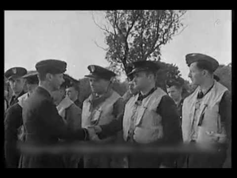 George VI visits Canadian and Polish pilots - Jerzy VI odwiedza Kanadyjskich i Polskich pilotów