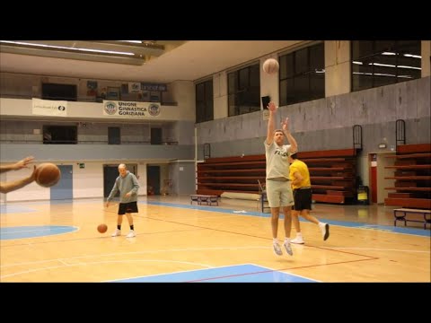 Gorizia, i miti del basket si allenano per la partita di beneficienza Old Star Game