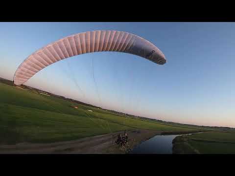 A quick demo flying the Starseed X and APCO Lift EZ-R at Torland Airfield