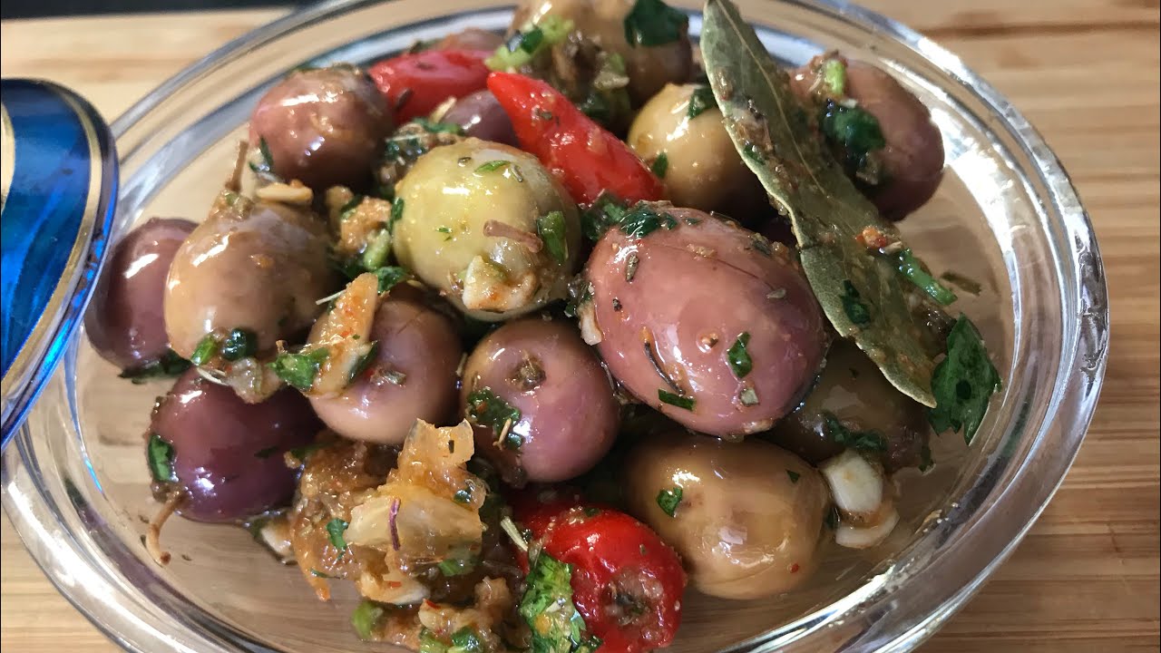 Les olives marinées à la marocaine الزيتون مشرمل على الطريقة المغربية