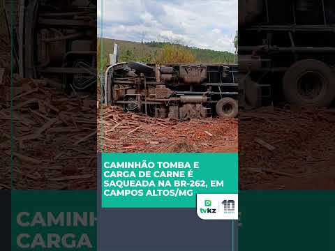 Caminhão tomba e carga de carne é saqueada na BR-262, em Campos Altos/MG