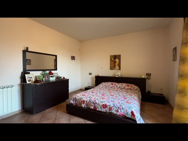 Mascalucia 4,5  vani su 2 livelli con terrazzino e garage