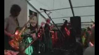 'Horsemen' by The Bees live at the iw festival 2007