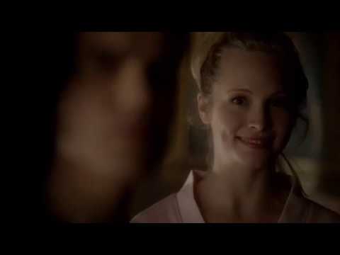 Stefan & Caroline - 4x16 #1 (Stefan sees Caroline in a robe)