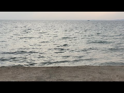 Hibba is at (Half Moon Beach )in Khobar