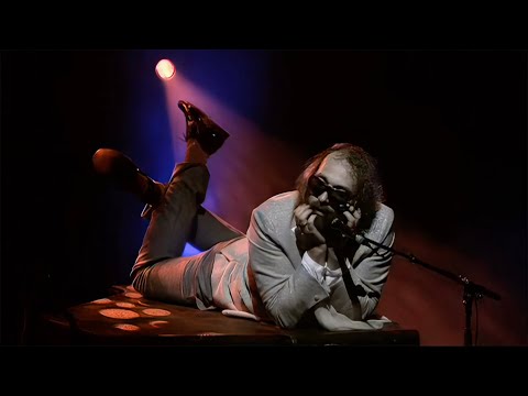 Sébastien Tellier - L'amour et la violence (Live at L'Olympia - Official Video)