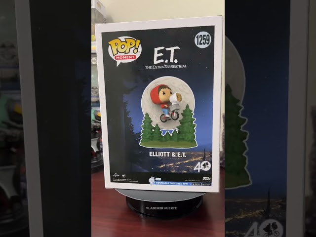 Vídeo relacionado con Funko Pop! Moment: E.T. - Elliott and E.T. Flying - Glow in The Dark