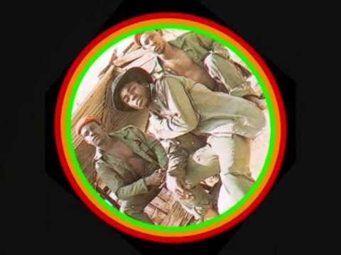 MIGHTY DIAMONDS ~ RIGHT TIME ~ RIGHT VERSION (LOCKS) 1975