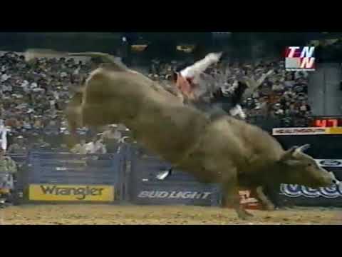 Smokin Joe bucks Cody Custer - 01 PBR Finals