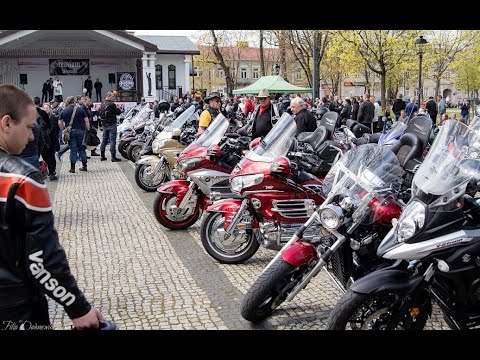 Pół tysiąca motocyklistów na inauguracji sezonu w Suwalkach. Parada, wystawa, pokaz stuntu