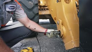 Why Cat® Linkage Pins Work Best in Your Wheel Loader