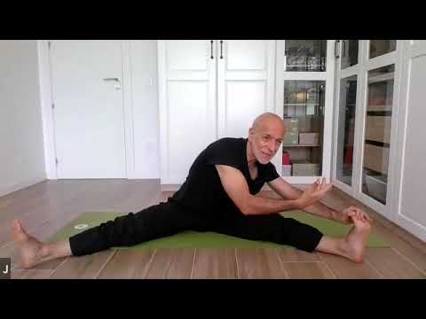 Yoga introspectivo, consciencia corporal, con atención a las sensaciones sutiles y a la respiración.