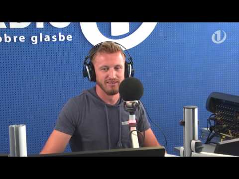 Klemen Slakonja kot Angela Merkel v pesmi "Shape Of You"