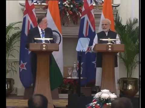 प्रधानमंत्री नरेन्‍द्र मोदी और न्‍यूजीलैंड के प्रधानमंत्री श्री जॉन की नई दिल्‍ली में 26 अक्‍तूबर, 2016 को हैदराबाद हाऊस में संयुक्‍त प्रेस वार्ता मे