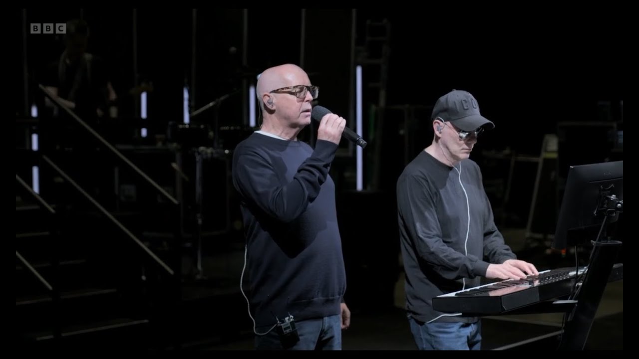 Miniature de la vidéo Pet Shop Boys - Then And Now (Intro) du film Pet Shop Boys : 40 ans de pop