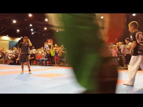 Boy gets choked out unconscious - the fight Right Gym