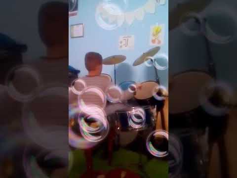 Нека удрат тапани, нека пеат сватови