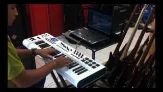 Video thumbnail for M-Audio Axiom Pro 49 by promusicall