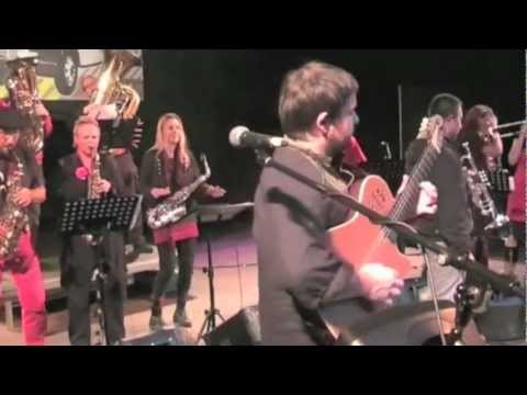 Brassy Lassy - schwarz-rot atemgold meets balkantronika (live in wattenscheid 2011)