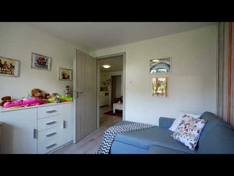 RD Adamov s bazénem a garáží