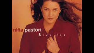 GENIOS / NIÑA PASTORI