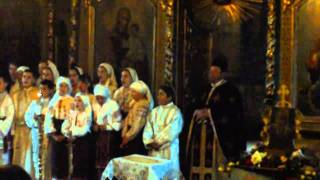 preview picture of video 'Liesti - Hramul Bisericii 2010, in biserica1'